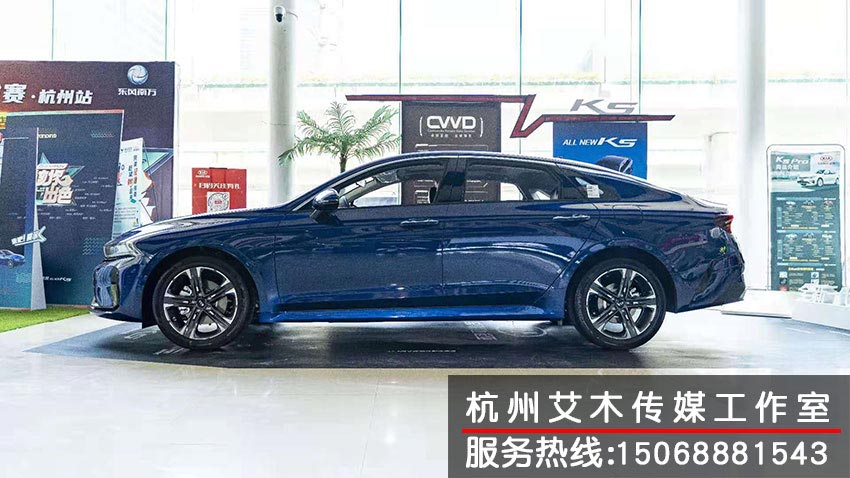 汽車(chē)展廳擺放的起亞汽車(chē)拍攝