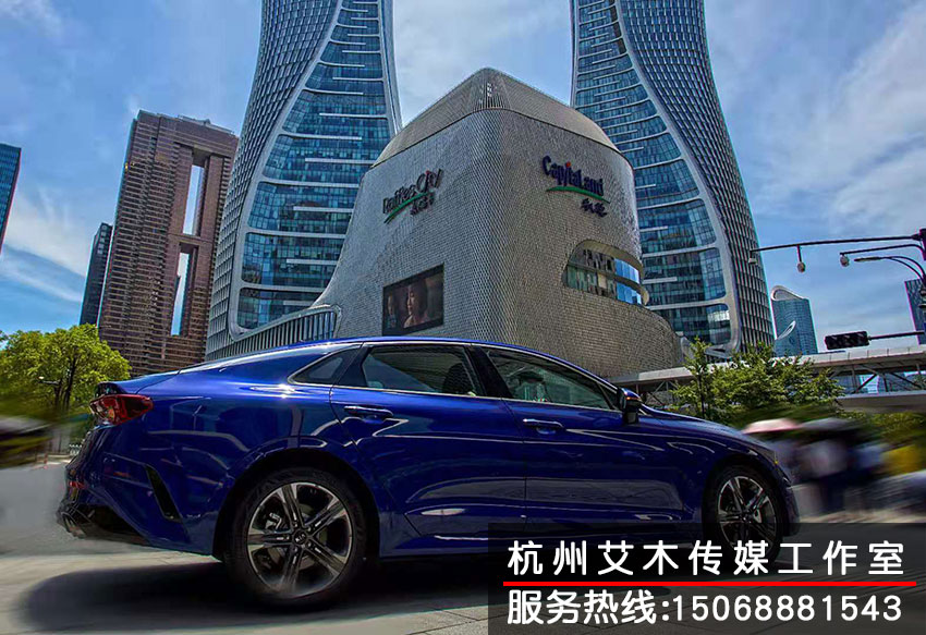 市中心停放的起亞汽車(chē)新品拍攝