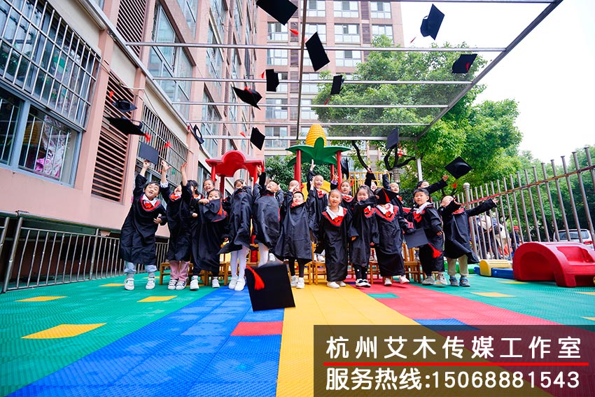 幼兒園小朋友統(tǒng)一服裝集體照合影拍攝