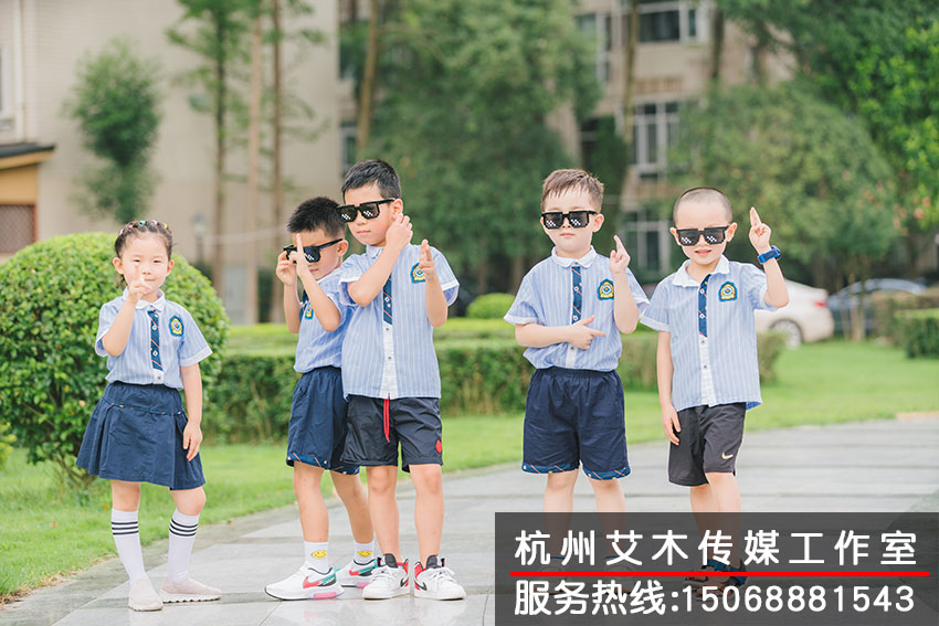 幼兒園同學(xué)拍攝留影
